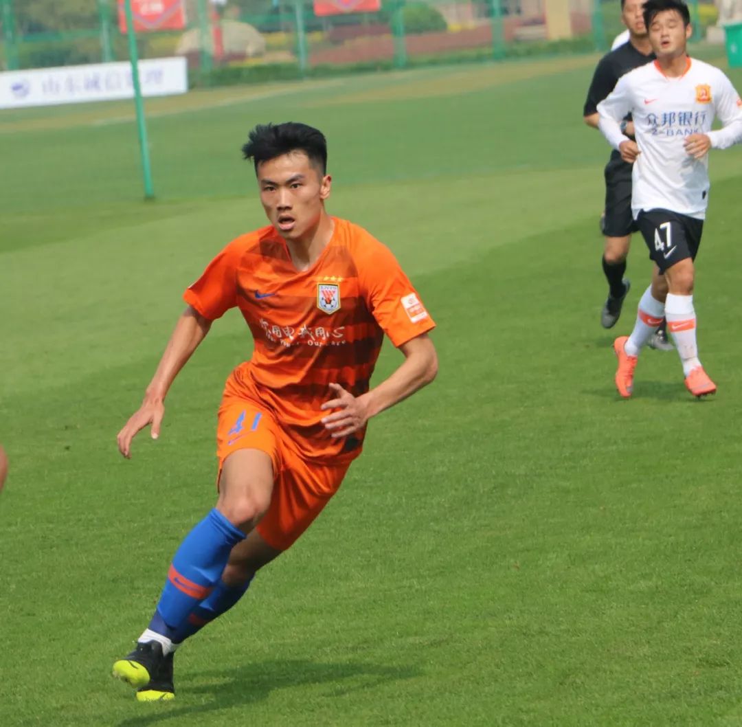 爱游戏网站-关于穆古鲁扎新星比赛局势复杂表现突出，西班牙队前途光明！再创辉煌时刻的信息